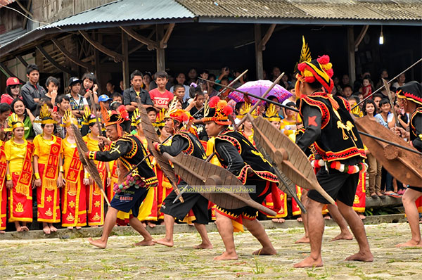 Nias Dance War